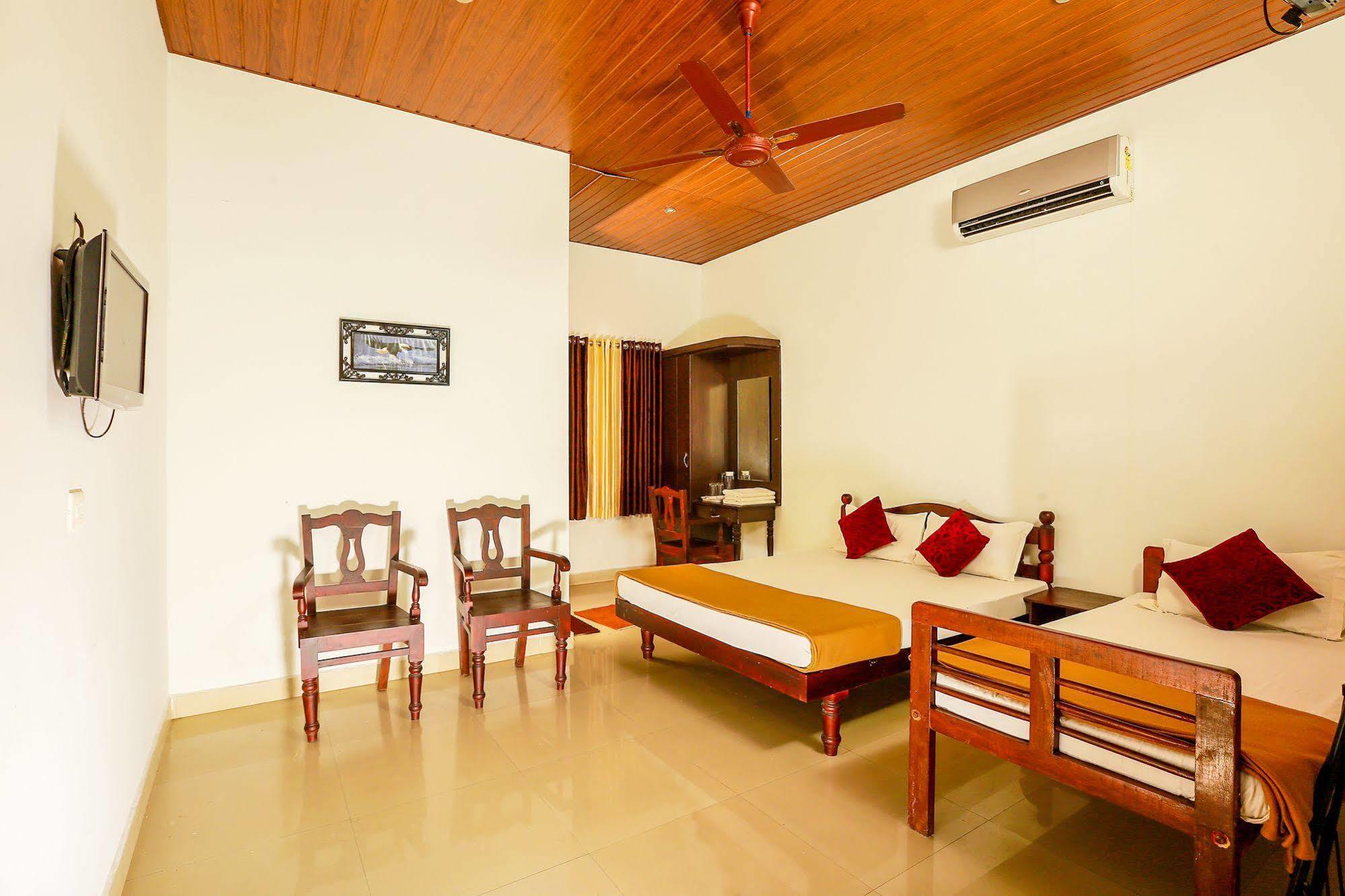 Baywatch Beach Resort Alappuzha 외부 사진